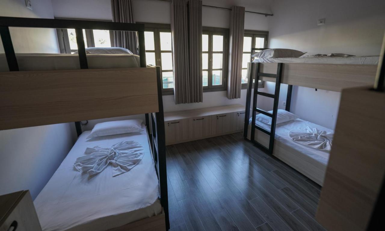 Helin'S Hostel By Backpackers Berat Exterior foto