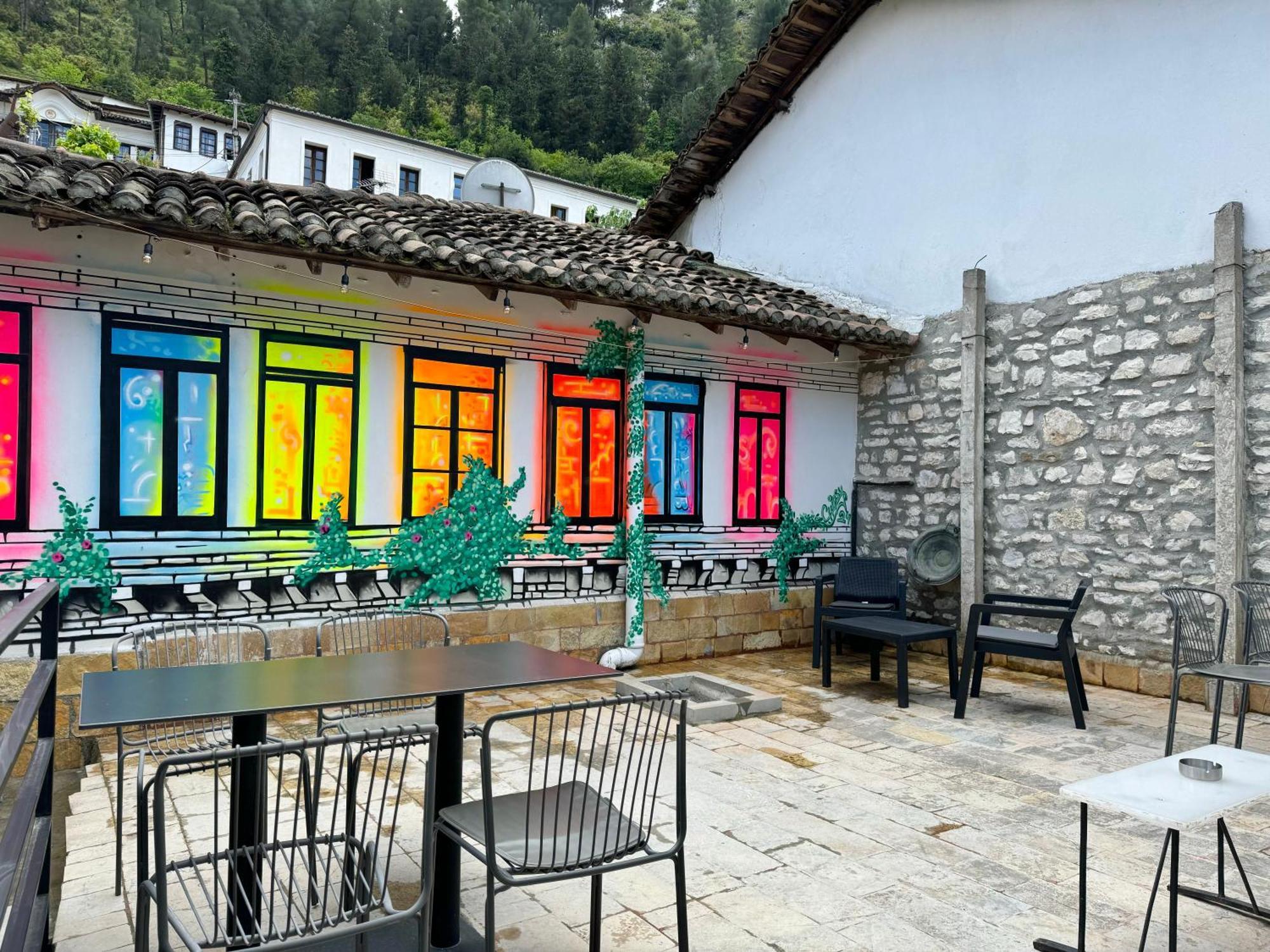 Helin'S Hostel By Backpackers Berat Exterior foto